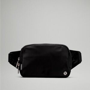 Lululemon everywhere belt bag 2L